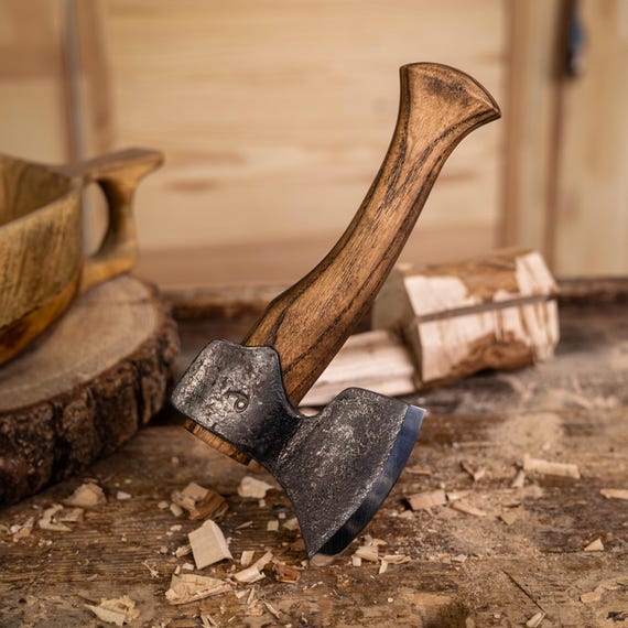 Petite Hache Barbue Ancienne – TOMAHAWK Forgée Main – Vintage Bulgarie – Collecteur