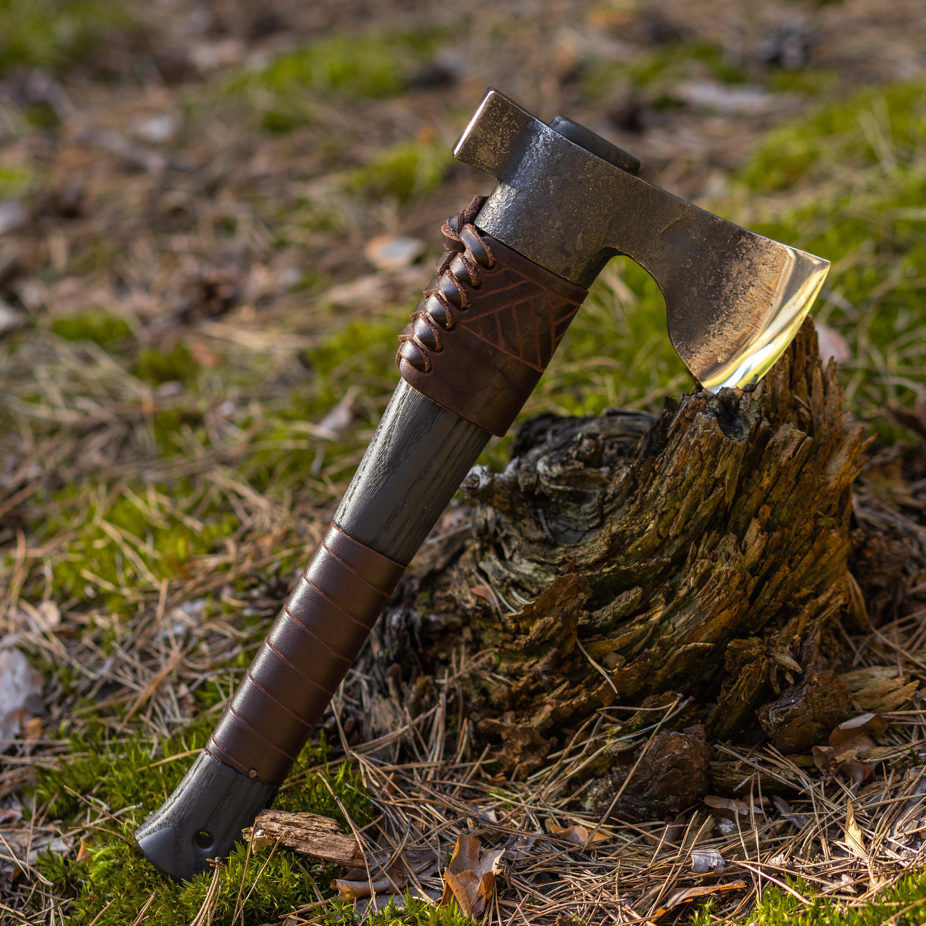 手鍛造トマホーク斧（ハンマー付き）：バイキングスタイル、革製シース