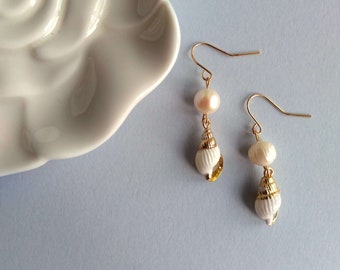 Boho earrings with cultured freshwater pearls and shell pendant, golden, Made in Italy, women's jewelry, artisan workmanship