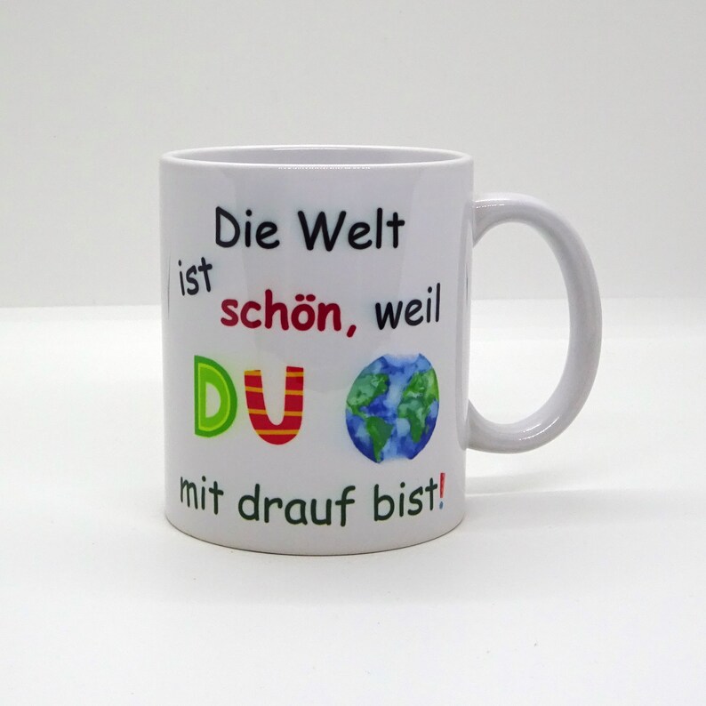 Tasse / Die Welt ist schön, weil DU mit drauf bist Freundin Partner Liebe Muttertag Vatertag Weihnachten Schwester Bruder Bild 1