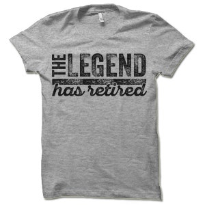 The Legend Has Retired T Shirt. Funny Retirement Gifts. Cool Retirement T-Shirts. Bild 2