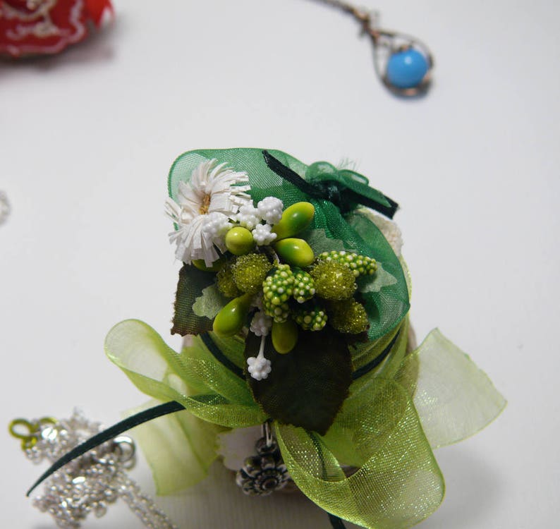 Necklace Ornament with flowers