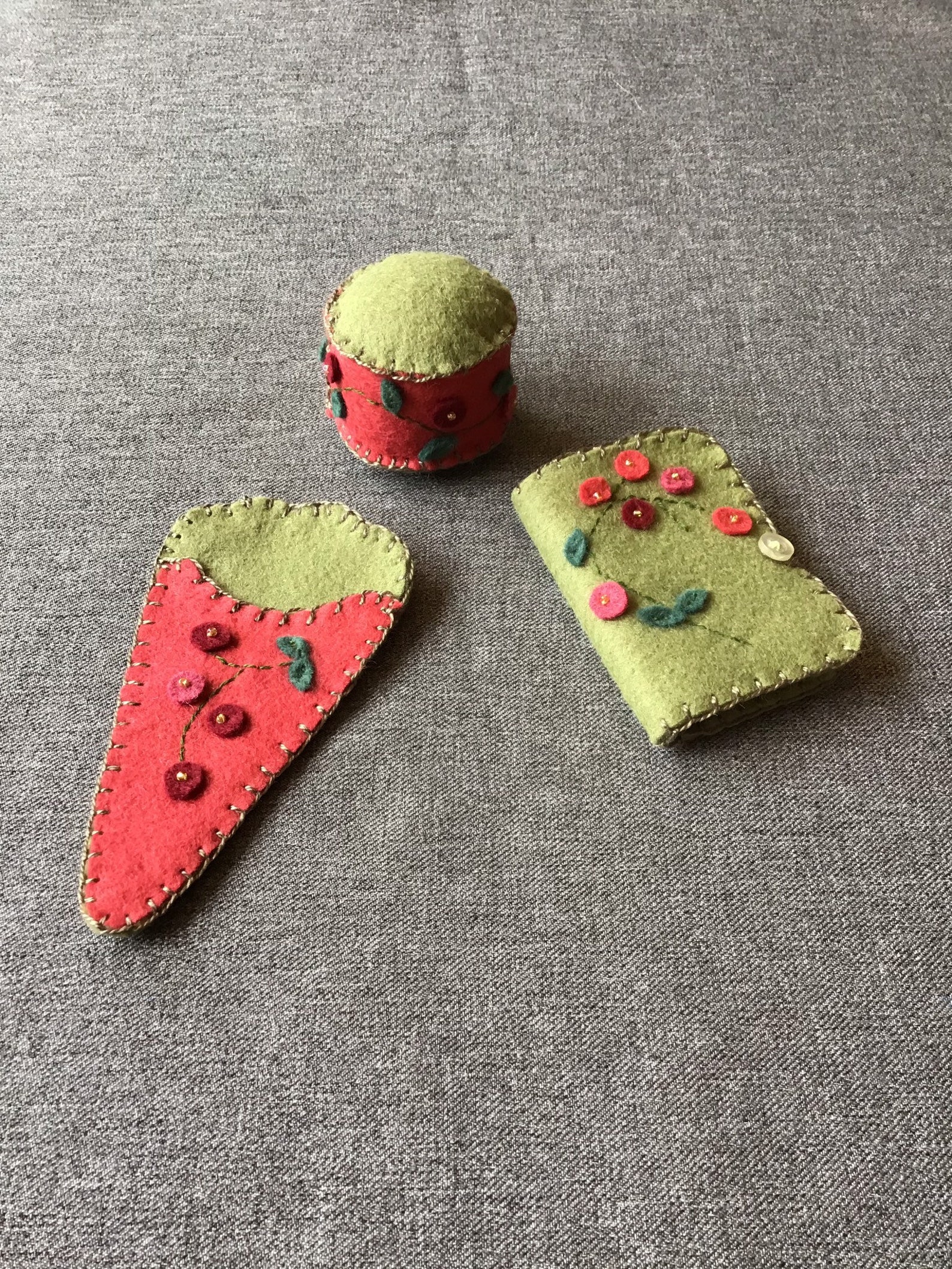 Wool Felt Embellished Sewing Set, Scissor and Needle Holder With Pin