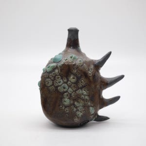 Maceta pequeña de cerámica hecha a mano - Única, original, inspirada en animales - Turquesa texturizada y marrón rústico