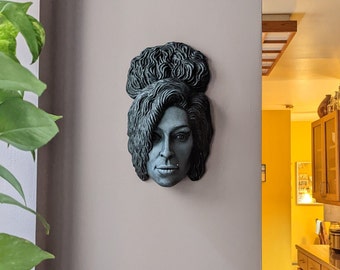 Amy Winehouse Skulptur Wandbehang, Kunststein-Finish