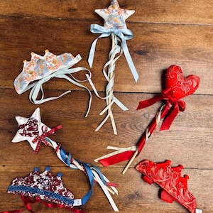Sugar Plum Fairy Princess Zauberstab + Tiara Geschenkset | Spitzenkrone | Feen-Zauberstab | Kostüm | Gute Fee | Panto Kostüm | Herz Dame