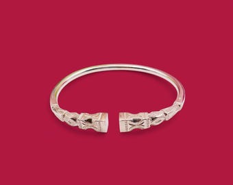 Vangovango Gasy Man bangle bracelet in solid silver from Madagascar. Aloalo head model Ref 28