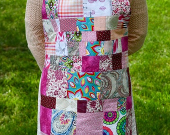 Delantal rosa acolchado / 100% algodón / Lazo de cuello ajustable / Hecho a mano exclusivamente en los EE. UU.