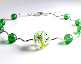 Halskette „Green Dance“ – Handgefertigte Glas Kette mit versilberten Wellen. Perfektes Geschenk. Einzigartiger Statement-Schmuck
