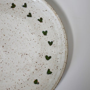 Green and white hearts plate