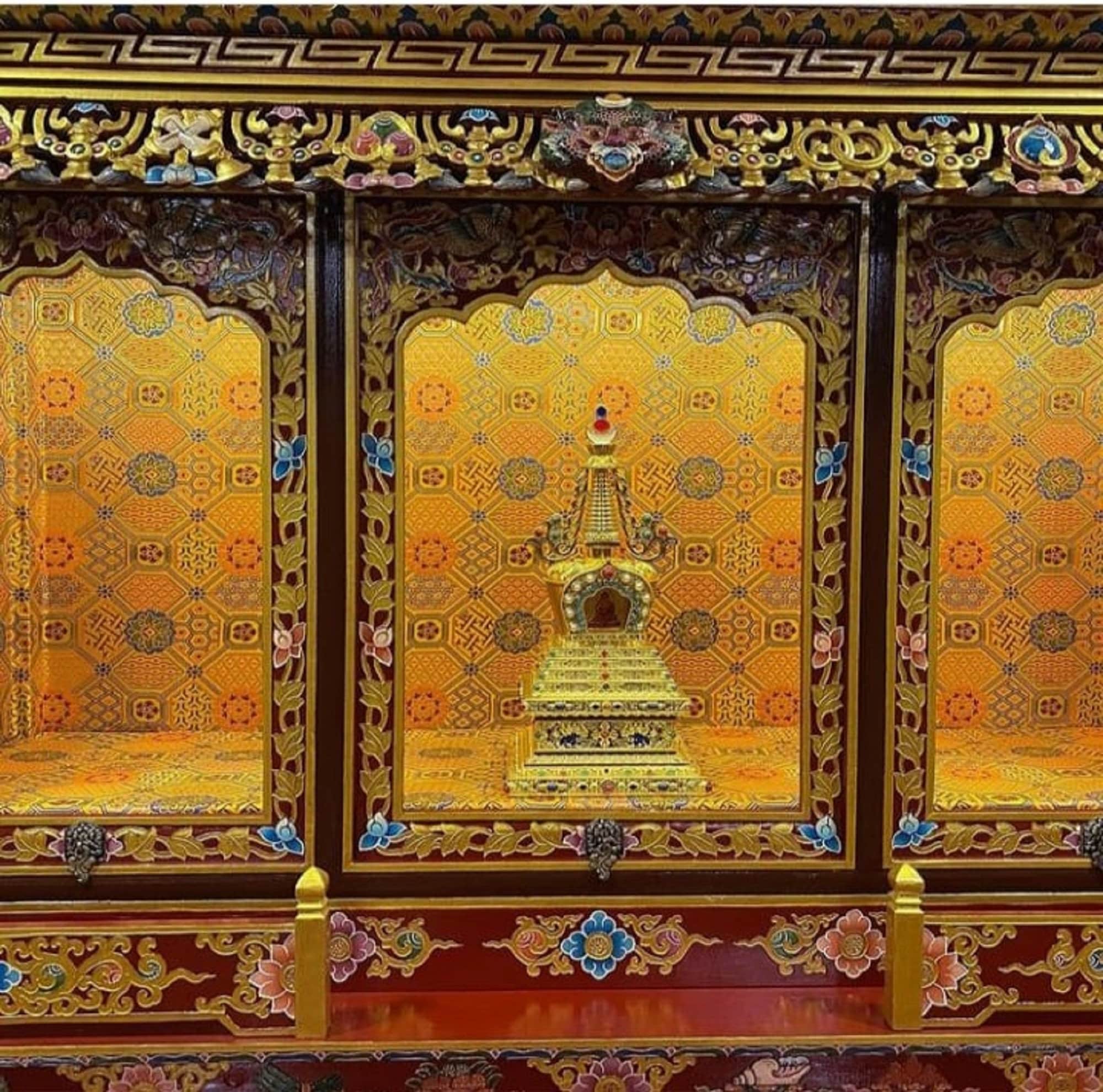 Handcarved Foldable Wooden Tibetan Buddhist Altar Cabinet Handcarved Foldable Wooden Tibetan Buddhist Altar Cabinet