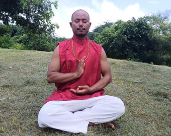 ノースリーブの伝統的なチベットブロケードシルク仏教祈祷ヨギシャツ、民族チベット瞑想シャツ、チベット仏教タントリック祈祷シャツ