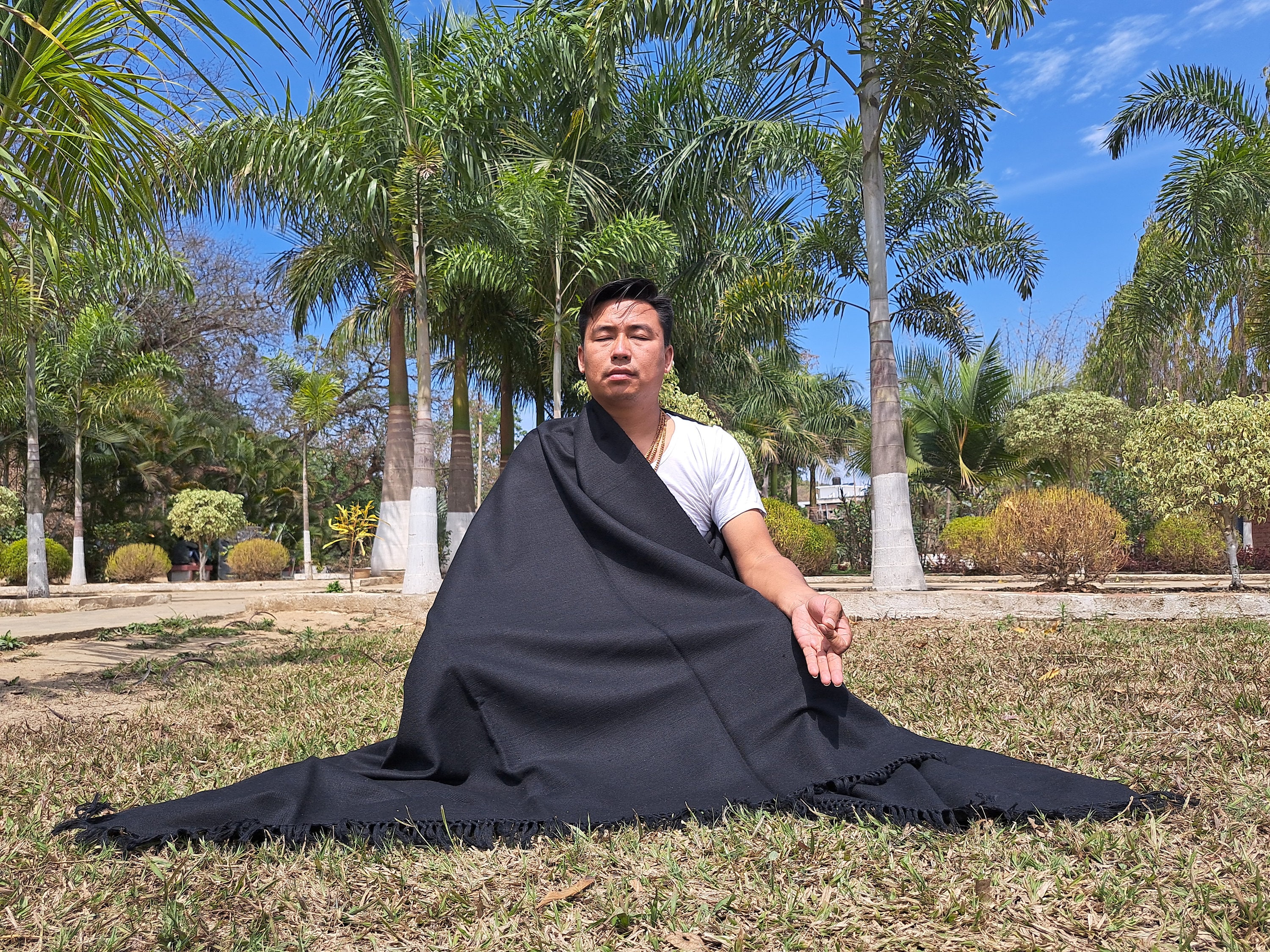 TRIVENI Handwoven Black Pure Himalayan Sheep Wool Meditation Shawl,Himalayan Prayer Blanket,Kullu Shawl,Ethnic Indian Shawl,Wool Prayer Wrap
