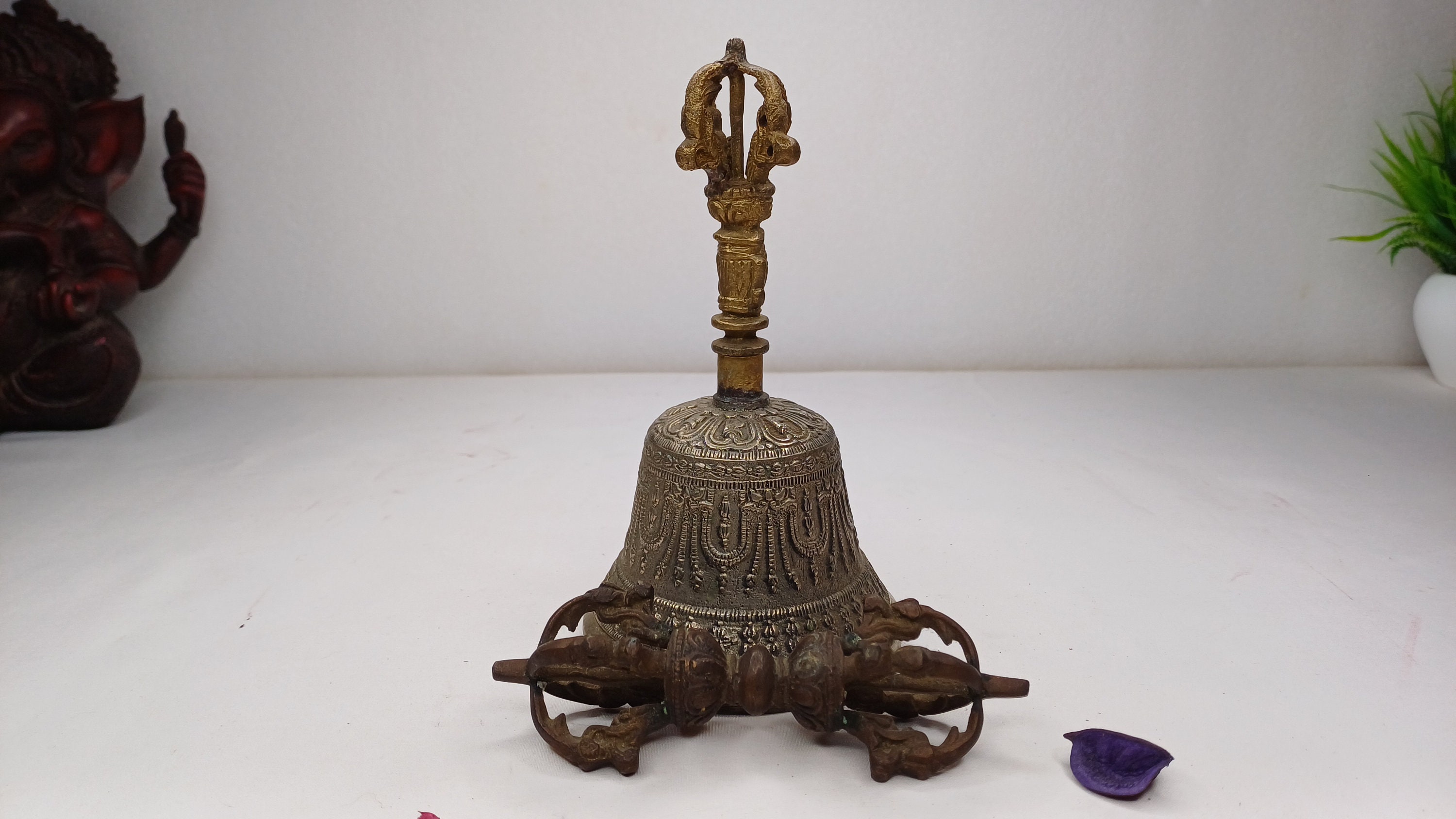 伝統的な金属製ベル 仏教美術 伊勢国 アンティーク レトロ 小物 格安 純粋なチベットの手作り7金属バジュラとベル、儀式や精神的な浄化の