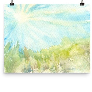 Puede incluir: Una pintura de acuarela de un cielo azul brillante con rayos de sol que brillan sobre un campo de hierba verde.