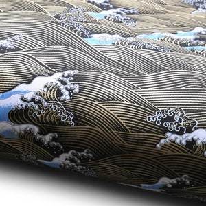 Carta giapponese Chiyogami "Konami - onde del mare. Oro, bianco e azzurro su nero." Yuzen