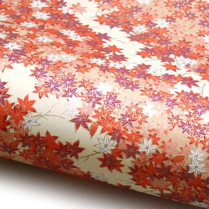 Japanpapier Chiyogami "Ahornblätter - Momiji. Rottöne und Gold auf Creme." Yuzen