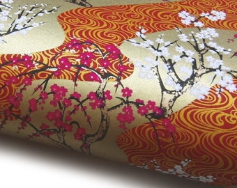 Papel japonés Chiyogami "Flores de ciruelo rojas y blancas sobre oro. Según Ogata Korin". yuzen