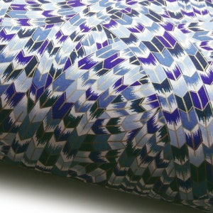 Papier japonais Chiyogami « Yabane - Plumes d'arc. Nuances de bleu et d'or. » Yuzen