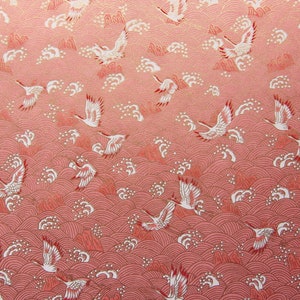 Papier japonais Chiyogami Grues blanches sur mer rose. Yuzen image 2