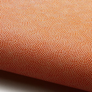 Papier japonais Chiyogami « Samekomon - peau de requin. Points blancs sur orange. »