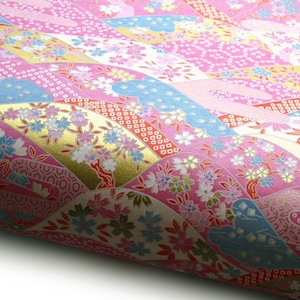 Carta giapponese Chiyogami "Paesaggio giapponese. Rosa, azzurro, rosso, bianco e oro." Yuzen