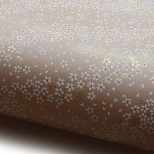 NIEUW! Chiyogami Japans papier "Kersenbloesemstroom. Wit en goud op cappuccino." Yuzen