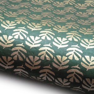 Carta Lokta "Monstera". Verde abete/oro. Carta nepalese fatta a mano, stampata.