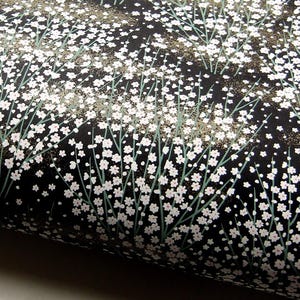 Papier japonais Chiyogami "Fleurs de coing sur noir"