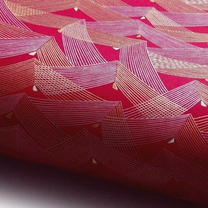 Japans papier Chiyogami "Golven. Goud en zilver op Bordeaux."