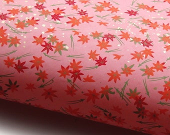 Japanpapier Chiyogami "Ahornblätter und Kiefernnadeln auf Pink."