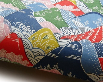 Japanpapier Katazome shi "Hügellandschaft mit Blüten, Wellen und Gräsern. Rot, Blau, Gelb, Grün und Rosa."