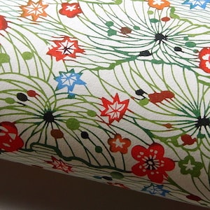 Papier japonais Katazome shi "Feuilles et fleurs dans les champs"