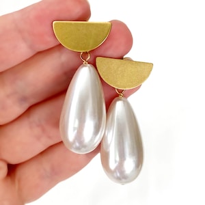 Pearl Earrings, Modernist Style Vintage Earrings, Ivory Faux Pearl, Chunky Pearl Earrings, Statement Pearl Earrings, Geometric Brass Earring