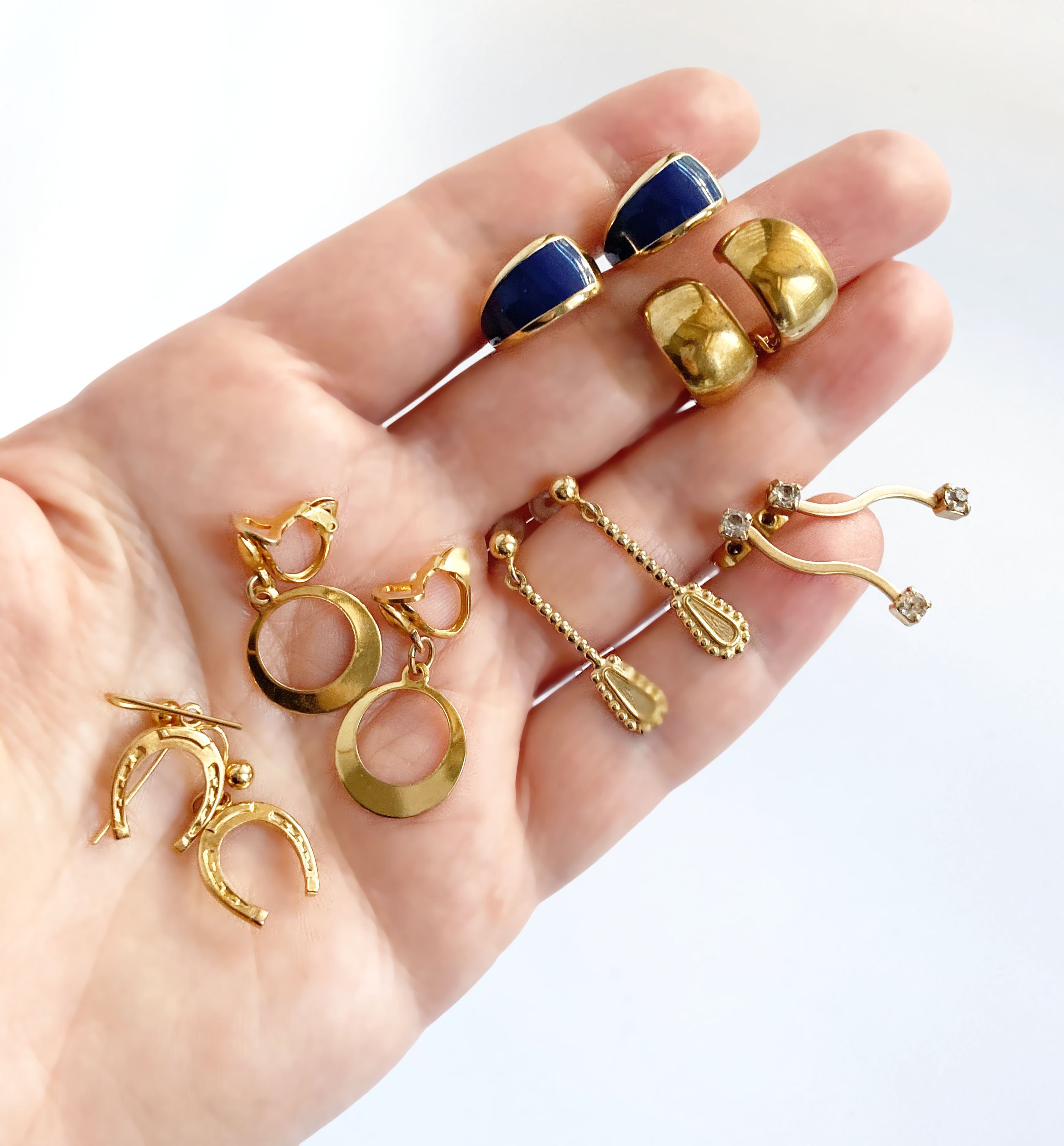 ゴールドイヤリング　ヴィンテージ　ハンドメイド 小さなヴィンテージゴールドイヤリング、ヴィンテージゴールド