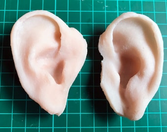 Severed prop ears in light flesh colour. Made from gelatine and suitable for film, tv, stage or cosplay.