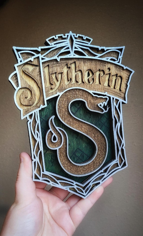 Harry Potter Hogwarts Crest Home Decor Gryffindor House/ Slytherin