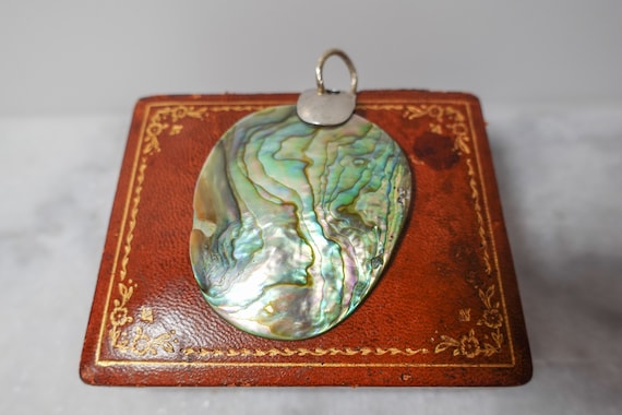 Huge Gorgeous Vintage Carved Abalone Shell Pendan… - image 5