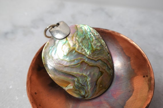 Huge Gorgeous Vintage Carved Abalone Shell Pendan… - image 8