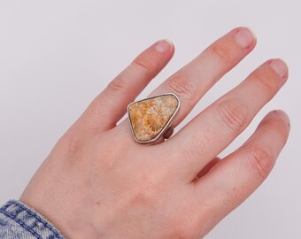 1980s Fossilized Coral & Sterling Silver Artisan Ring (Size 5.75)