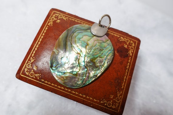 Huge Gorgeous Vintage Carved Abalone Shell Pendan… - image 9