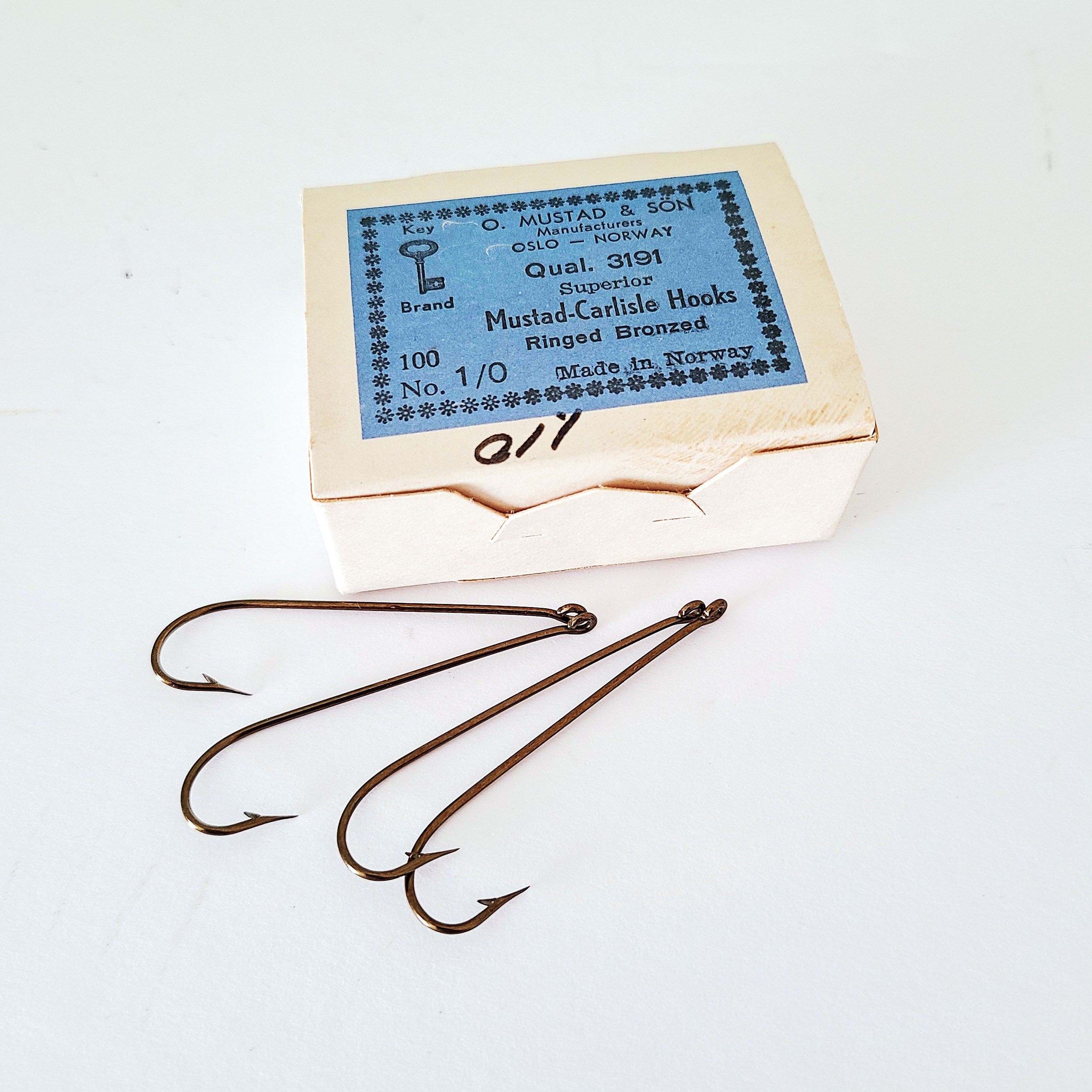 Vintage Mustad & Son Fish Hooks, Mustad-carlisle Hooks, Size No.1/0, 100  Pieces, Key Brand Made in Norway, New 2 Ringed Bronzed Hooks -  Canada