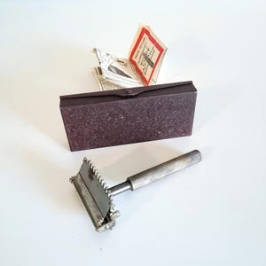 Vintage VALET Auto-strop Razor, Model C, With Purple Velvet Lined Metal ...