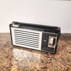 1965 Grenada TR-121LXS Tragbares AM-Transistorradio, hergestellt in Japan, funktioniert nicht