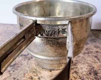 1940s FOLEY Flour Sifter, One Handed Sifter, Made in USA 1940s FOLEY Flour Sifter, One Handed Sifter, Made in USA