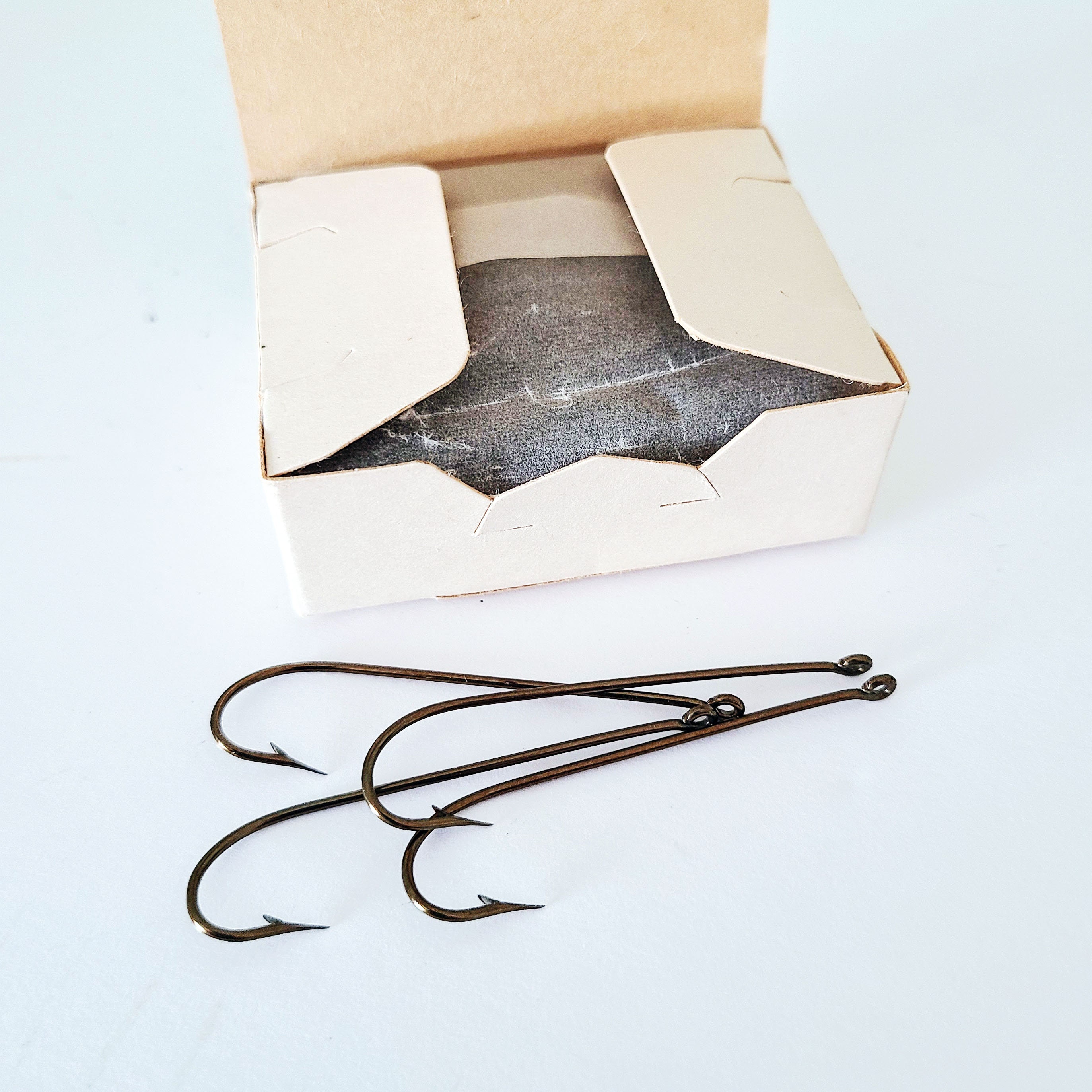 Vintage Mustad & Son Fish Hooks, Mustad-carlisle Hooks, Size No.1/0, 100  Pieces, Key Brand Made in Norway, New 2 Ringed Bronzed Hooks 