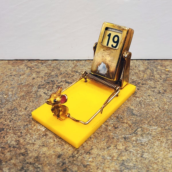 1950s Mouse Trap Perpetual Flip Date Calendar, Made In Japan, Working