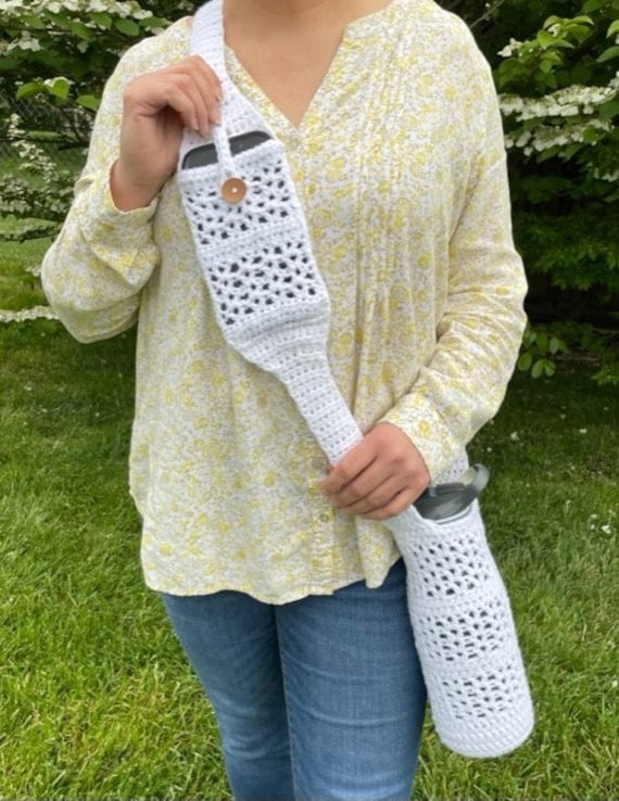 31 Crochet Sling Bags with Crossbody Bags, Tote Bags, and Keychain Styles 24 Pattern: Water Bottle Sling Bag with Phone Pocket Crochet