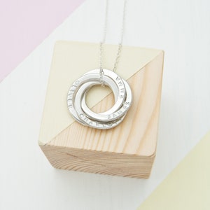 Collar de anillo ruso personalizado: 4 anillos para 4 nombres, collar con nombre de familia grabado para mamá, regalos de cumpleaños número 40 para mujeres imagen 1