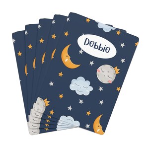 Night Sky Custom Speelkaarten | Aangepaste naamkaarten | Kinderen gepersonaliseerde kaartspel | Maan- en Hemelkaarten | Secret Santa Gift | Kaarten voor kinderen